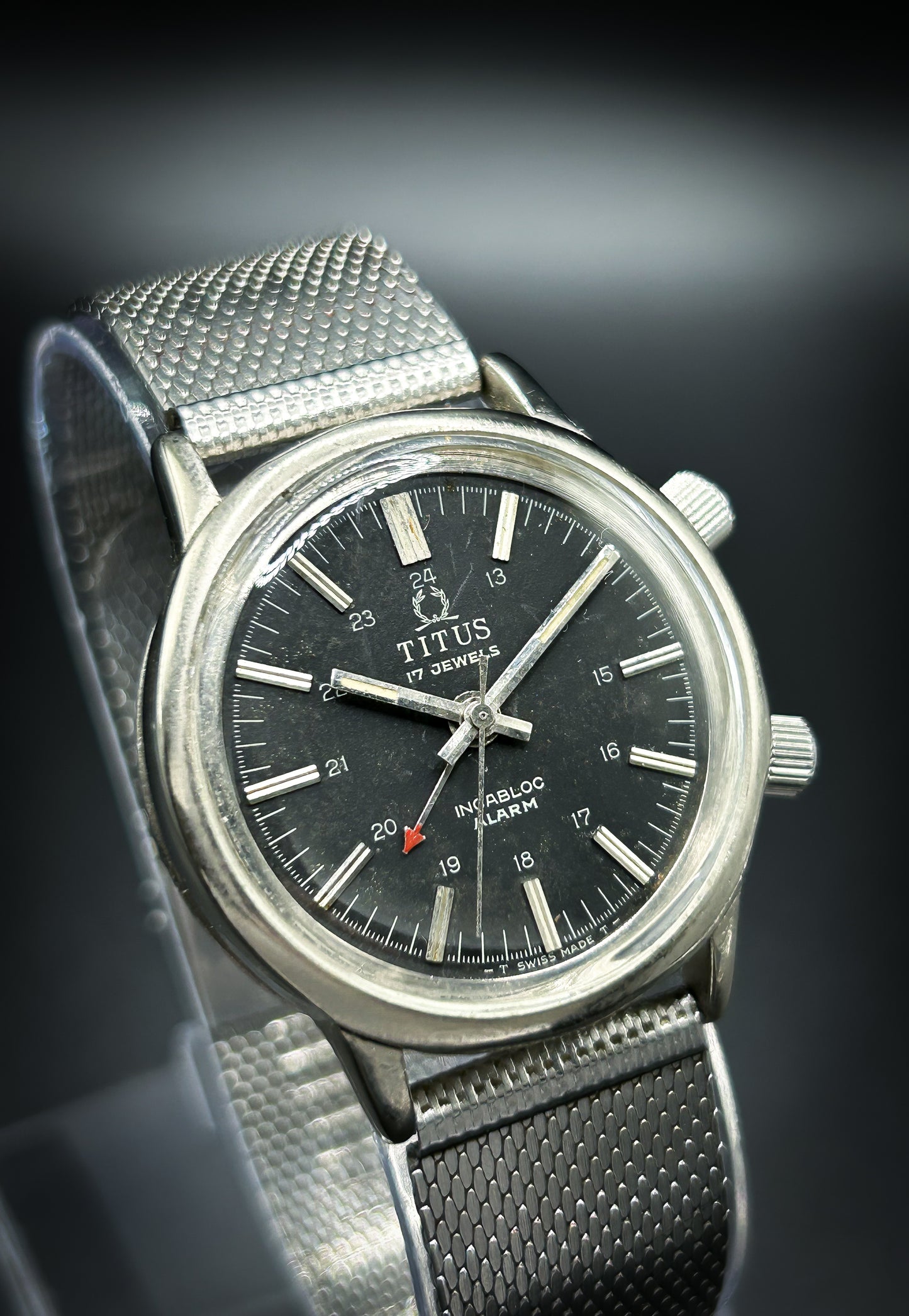 Titus Alarm Super Compressor Black Dial